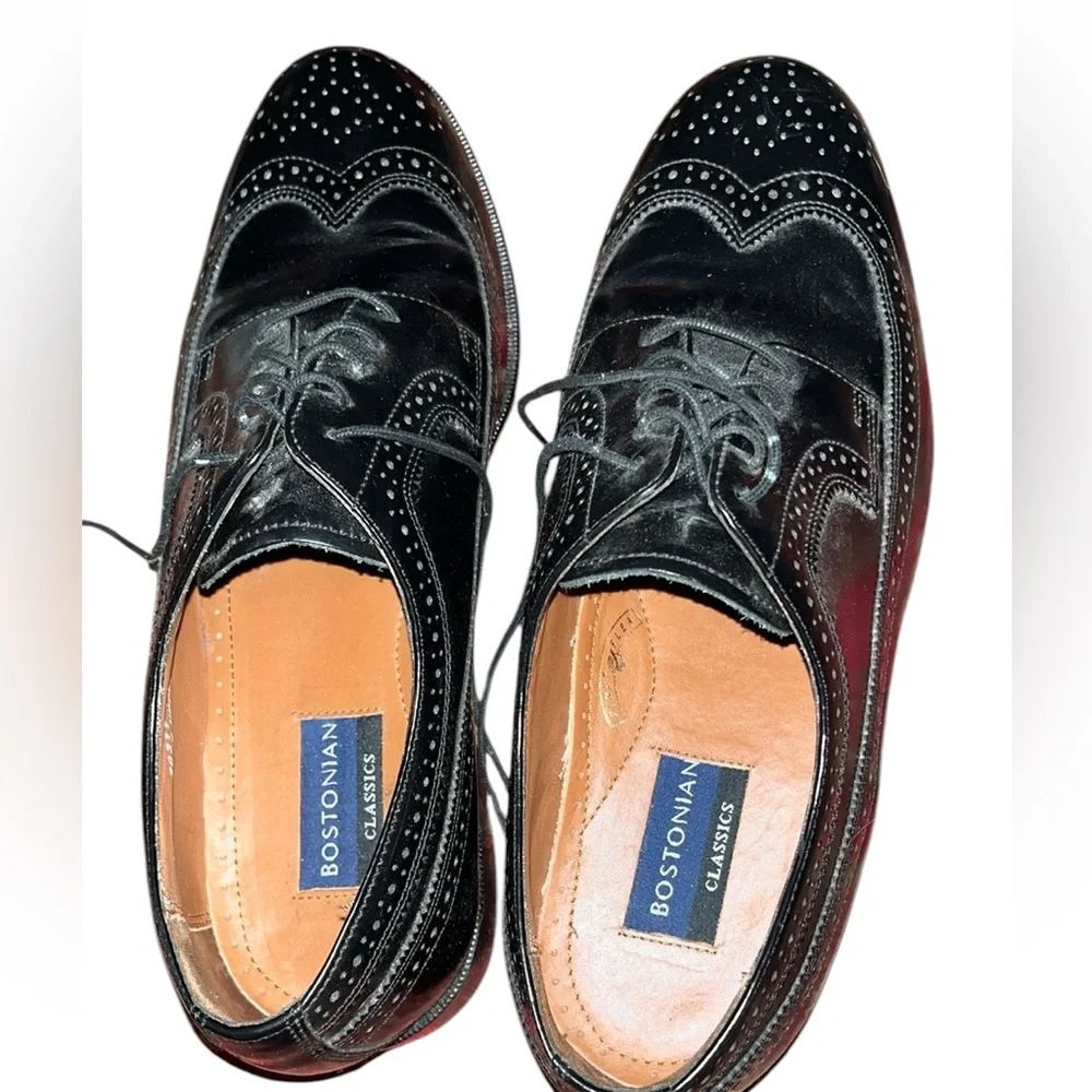 Bostonian Classics Men’s size 10.5 Wide black leather lace up wing tip shoes